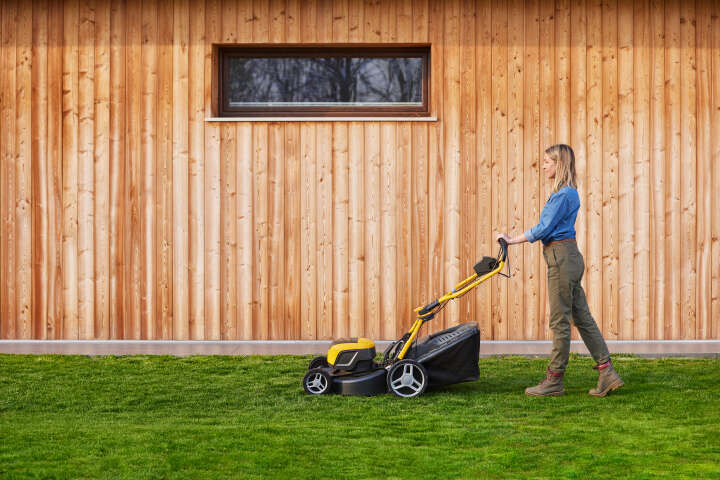 STIGA Akku-Rasenmäher Collector 548e S Kit